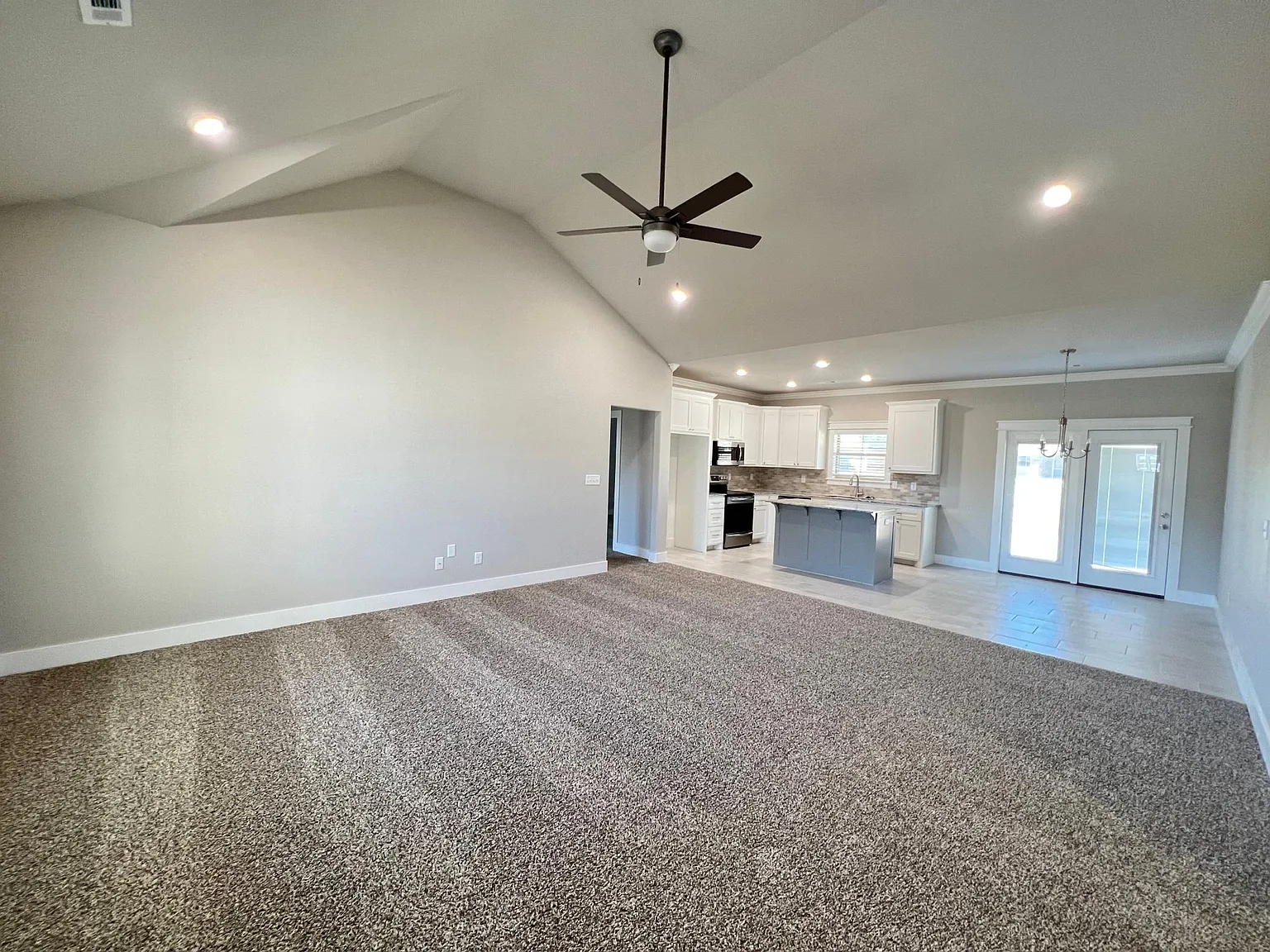 3 bed, 1624 sqft, $1,900 — Photo 2