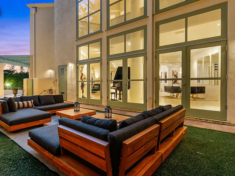1368 N Doheny Pl — Photo 40