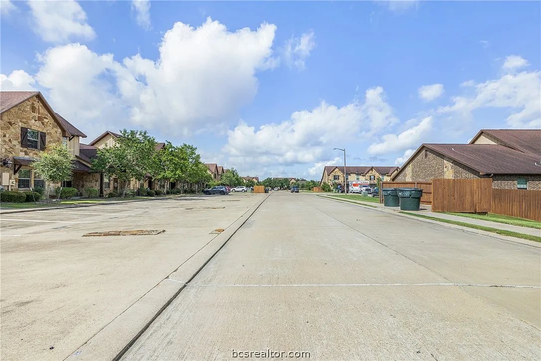 4 bed, 1853 sqft, $2,400 — Photo 2