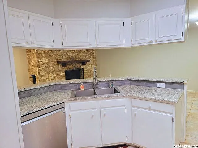 3 bed, 2.0 bath, 1734 sqft, $2,000 — Photo 4