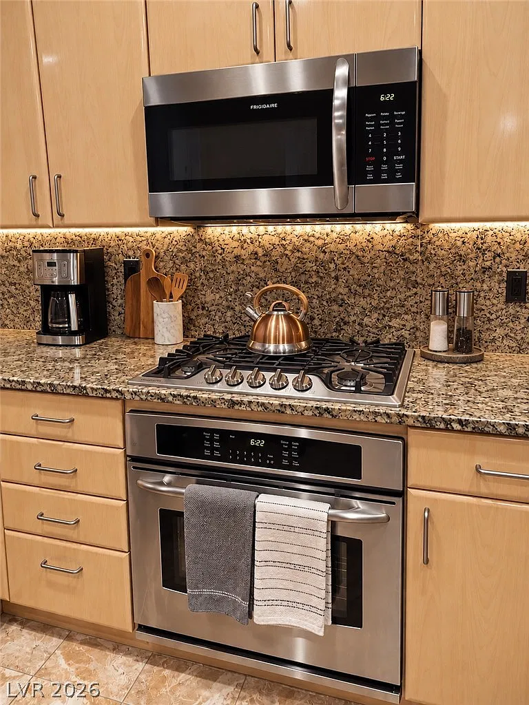 2 bed, 2.0 bath, 1134 sqft, $2,195 — Photo 4