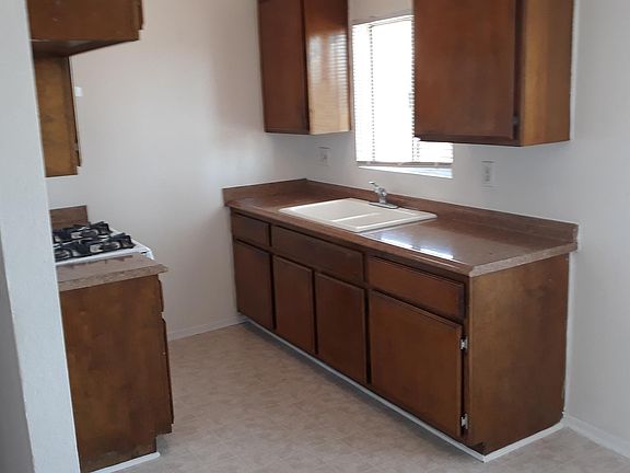 2nd image of 4203 W Rosecrans Ave