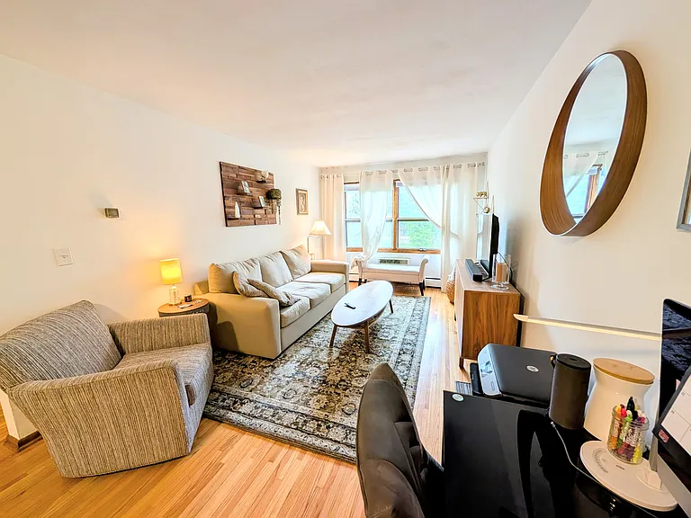 Lexington Court Apartments — Photo 12