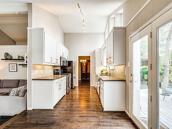 3rd image of 9419 Covemeadow Dr