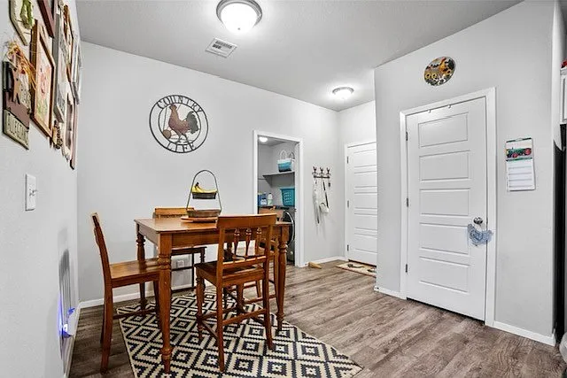 4 bed, 2028 sqft, $2,199 — Photo 3