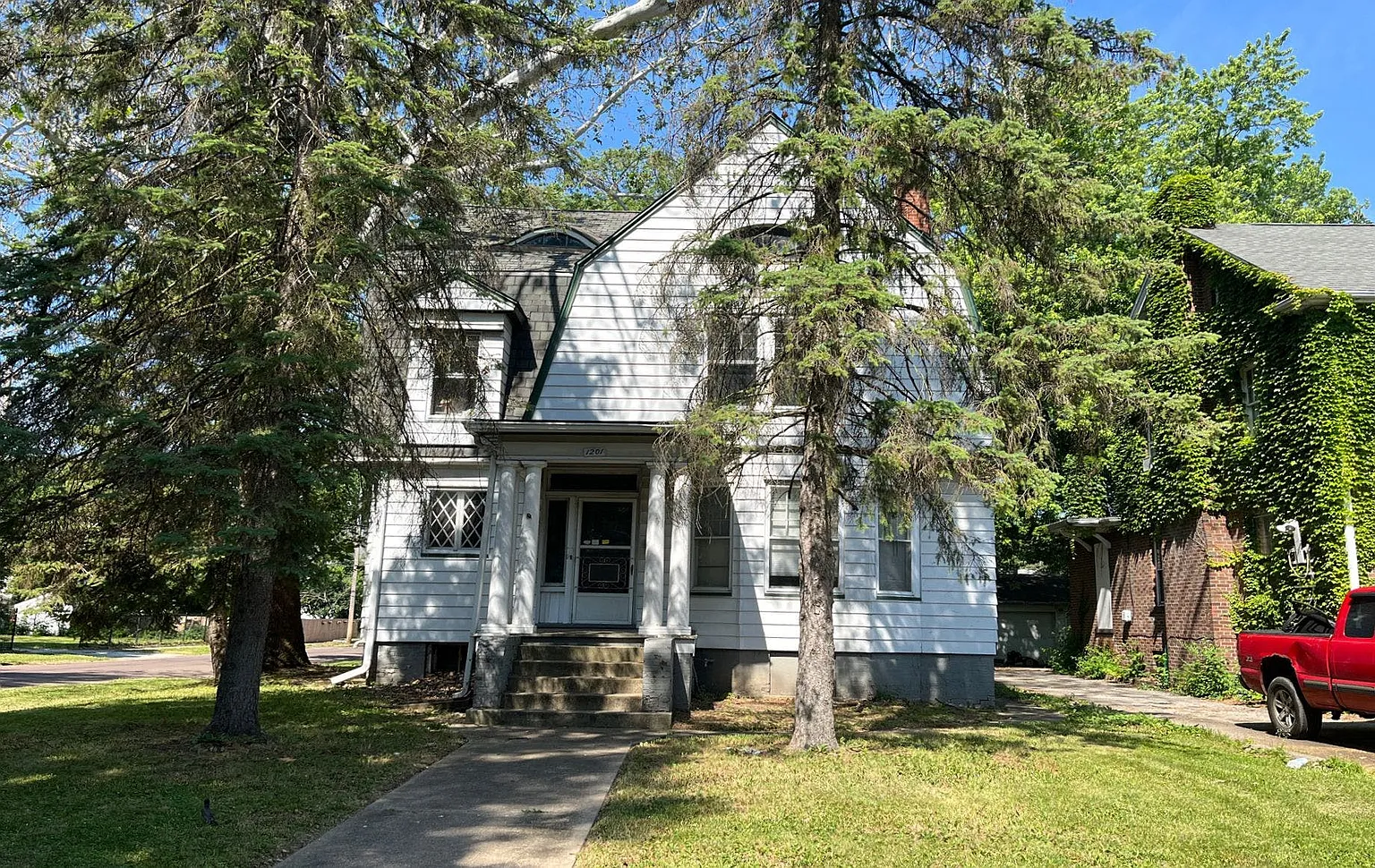 1201 N Flora Ave photo 1