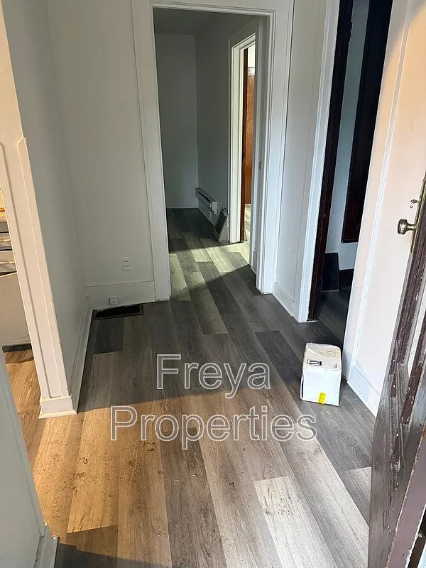 2 bed, 1.0 bath, $950 — Photo 2