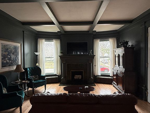 2nd image of 701 N Lincoln St