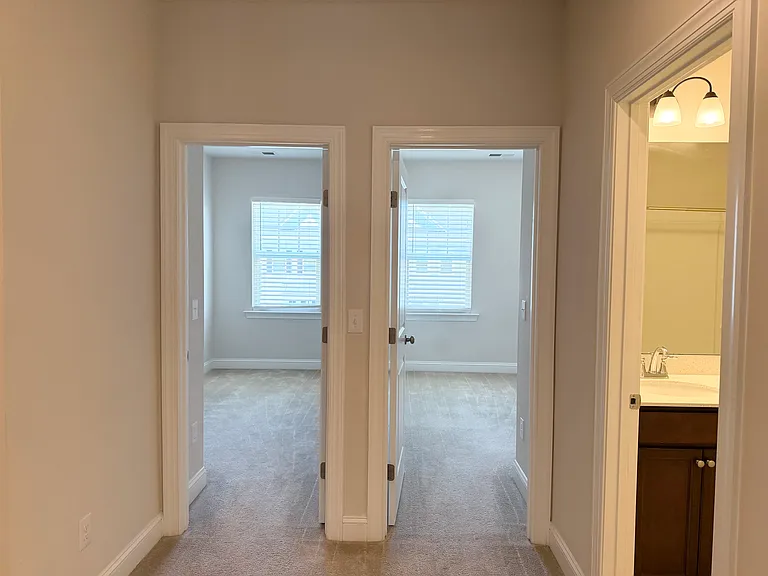 1065 Larabee Ln — Photo 14