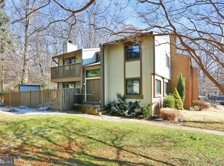 2215 Glencourse Ln, Reston, VA 20191