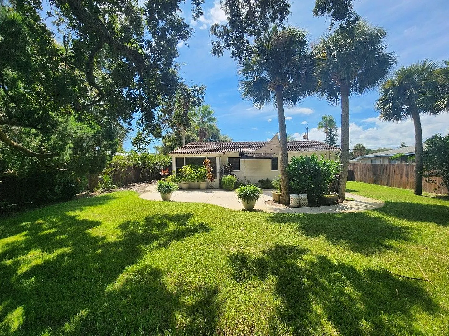 Charming 2 Bed 1 1/2 Bath Beachside Home — Photo 2