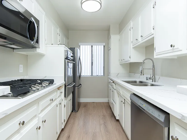 3752 Mentone Ave #5 — Photo 6