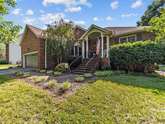 3rd image of 2920 Colony Woods Dr