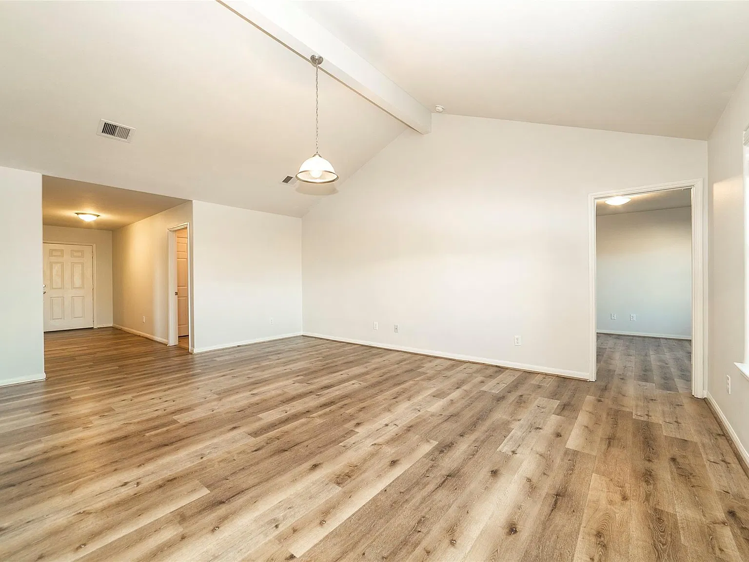 4 bed, 2.0 bath, 1654 sqft, $1,860 — Photo 4