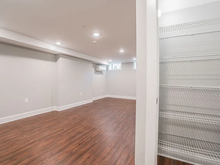 310 E Lanvale St — Photo 25