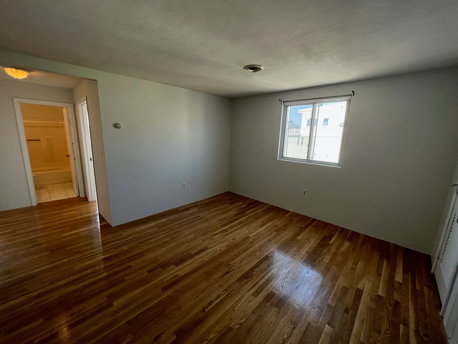 2 bed, 999 sqft, $2,950 — Photo 2