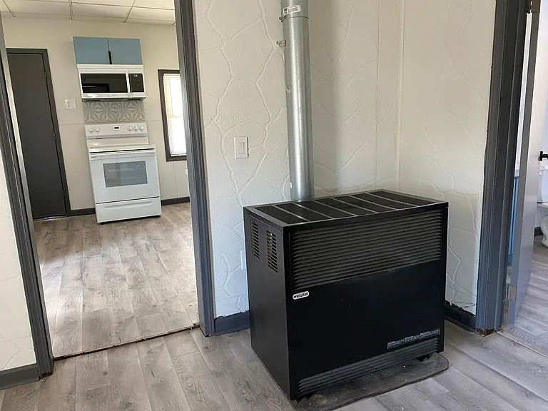 1424 E Broadway St — Photo 5