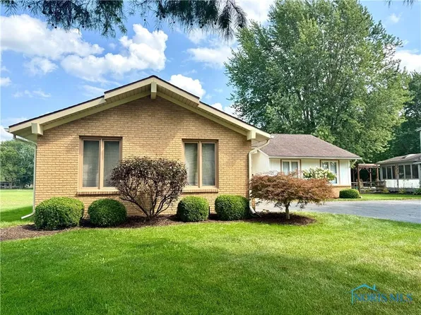 6036 Peppermill Dr, Sylvania, OH 43560