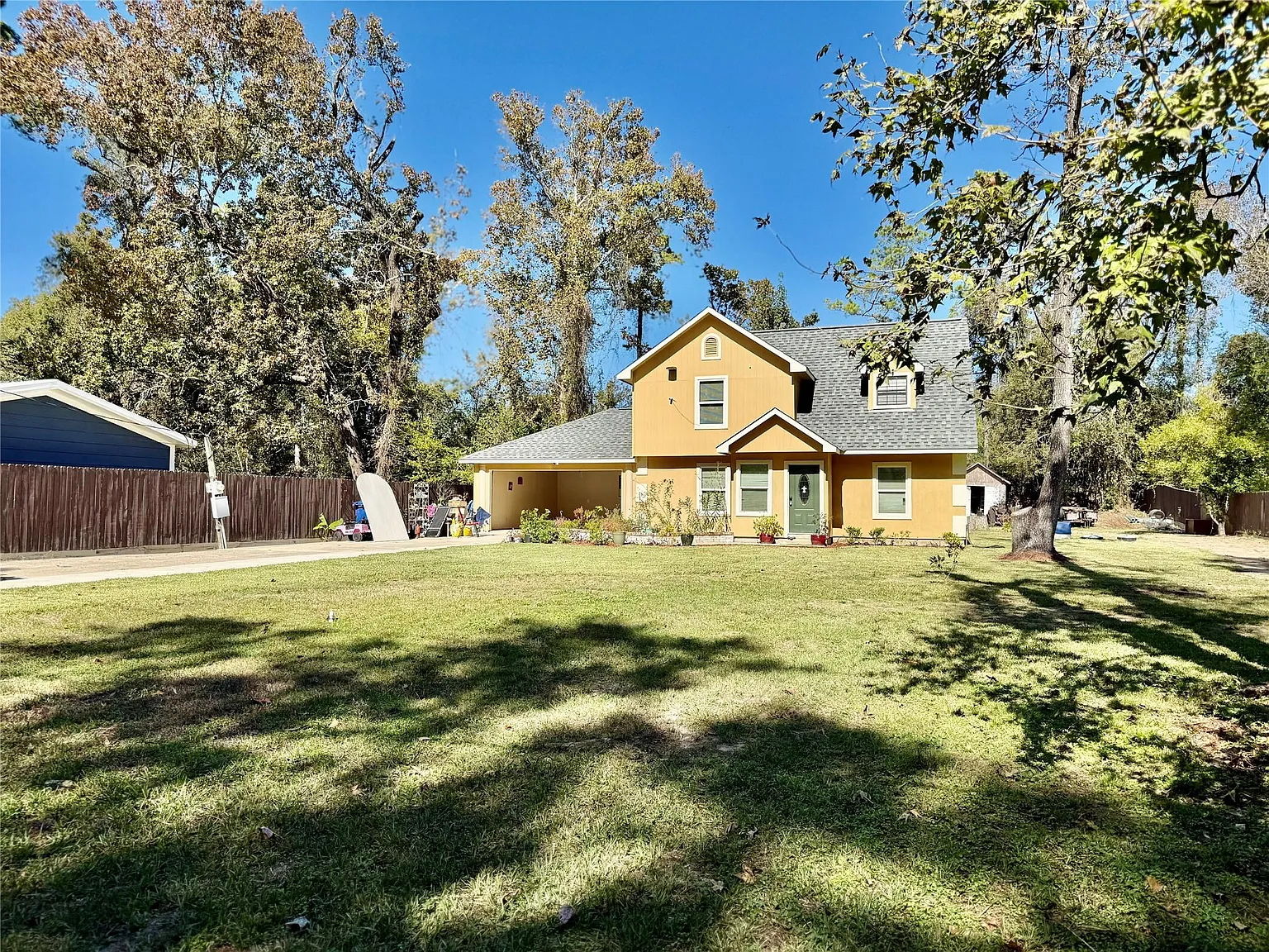 3 bed, 2.0 bath, 1582 sqft, $2,000 — Photo 2