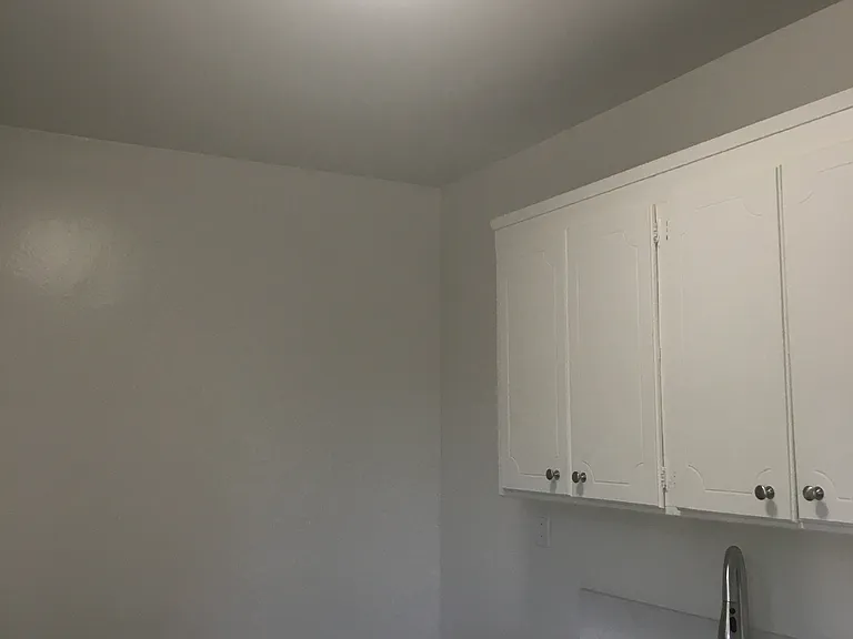 Burbank Tarzana Apartments — Photo 9