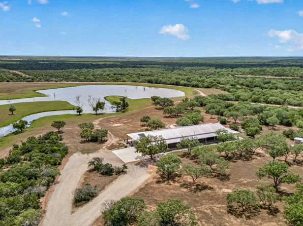 510 County Road 336, Charlotte, TX 78011