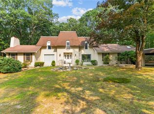 300 Country View Dr, Warwick, RI 02886