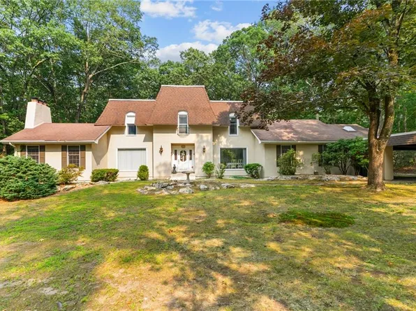 300 Country View Dr, Warwick, RI 02886