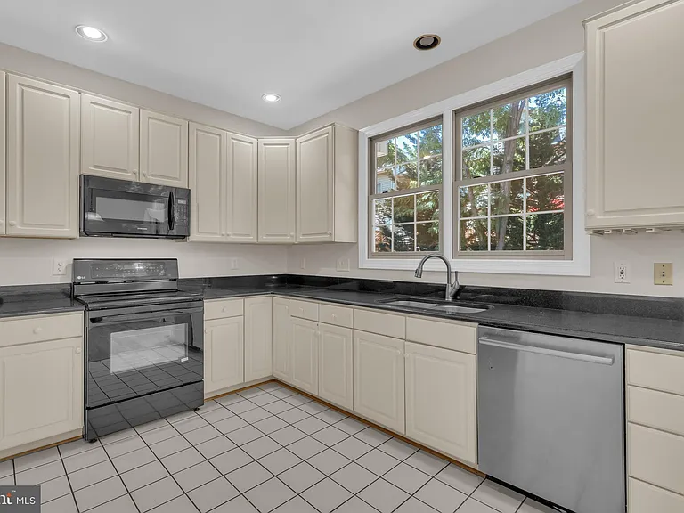 9902 Michael Schar Ct — Photo 17