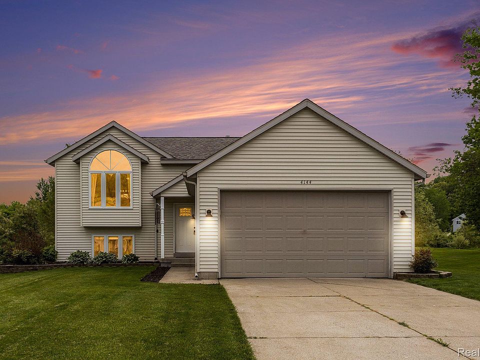 1st image of 4144 Tradewind Dr NE