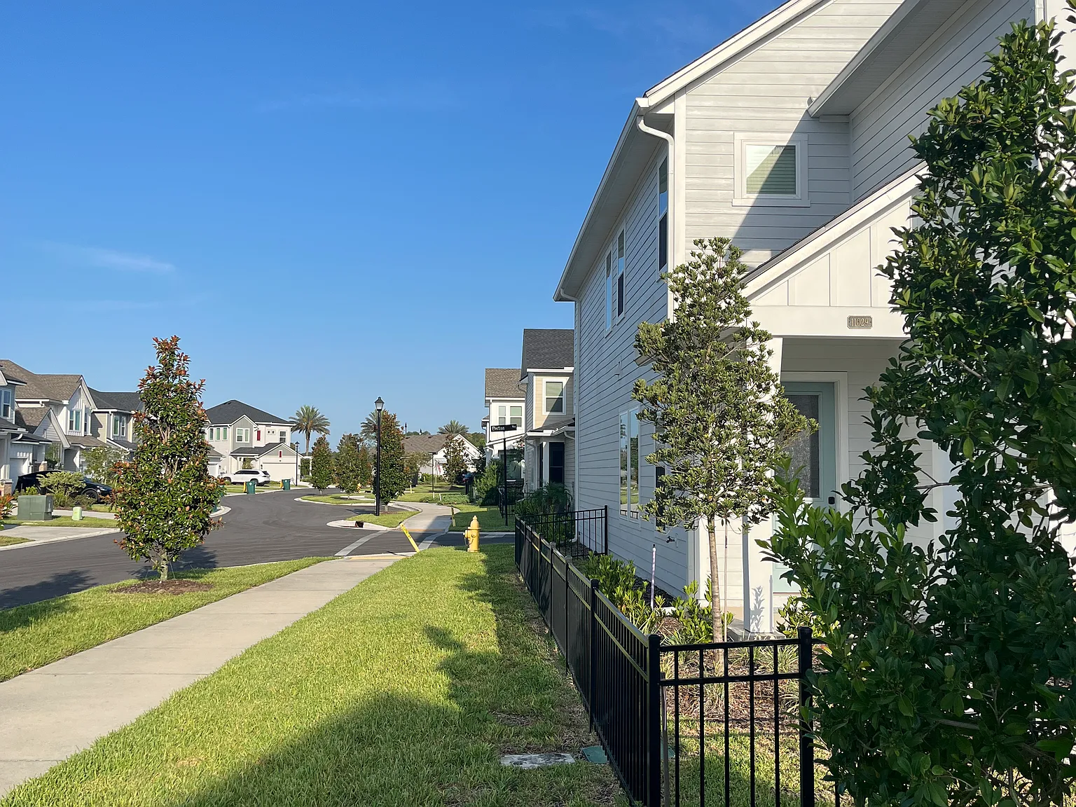 3 bed, 2329 sqft, $2,795 — Photo 3