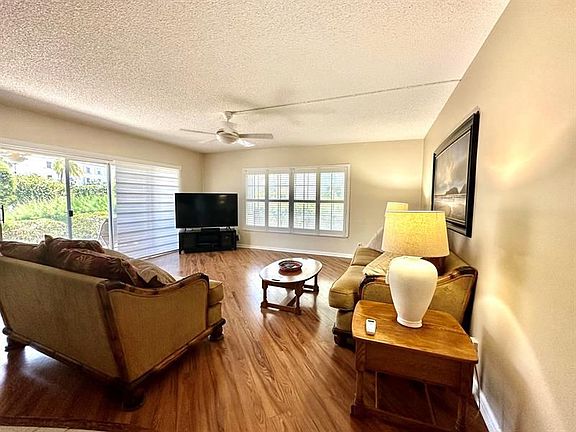4th image of 4440 N Ocean Blvd #B