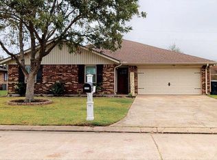 2410 Little John Ln, Groves, TX 77619