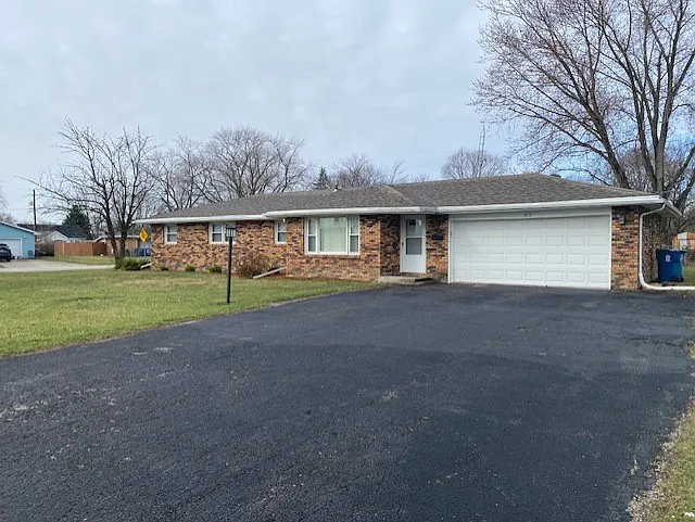 4 bed, 1.5 bath, 1331 sqft, $2,200 — Photo 4