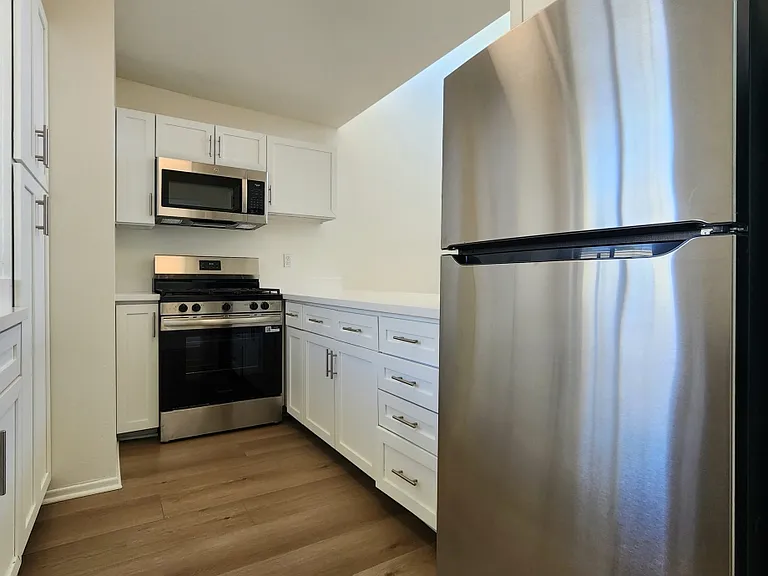 2120 S Bentley Ave #308 — Photo 15