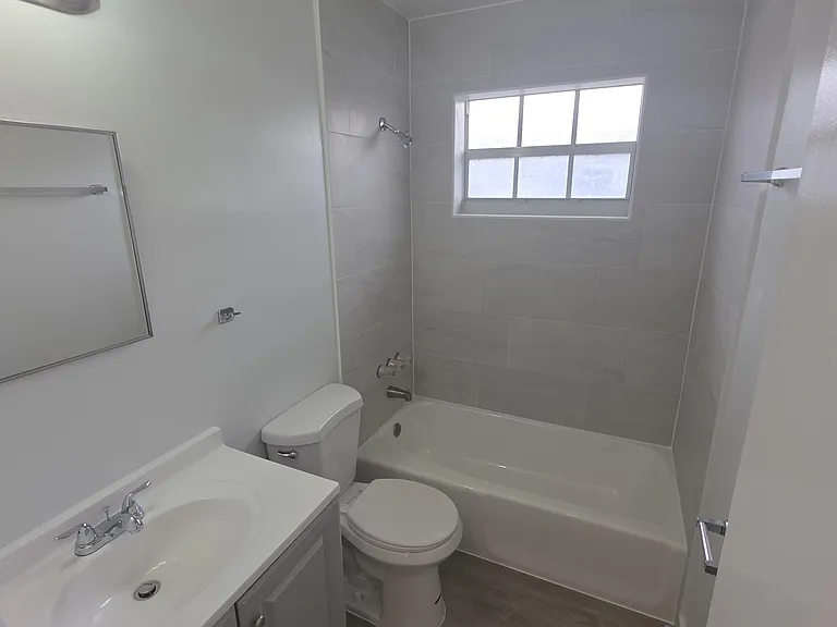 7511 Venetian St #2 — Photo 8