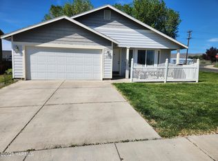 207 Clemans Ave, Moxee, WA 98936