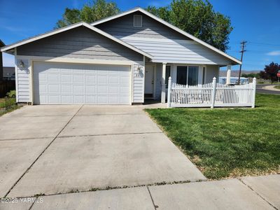 207 Clemans Ave, Moxee, WA, 98936