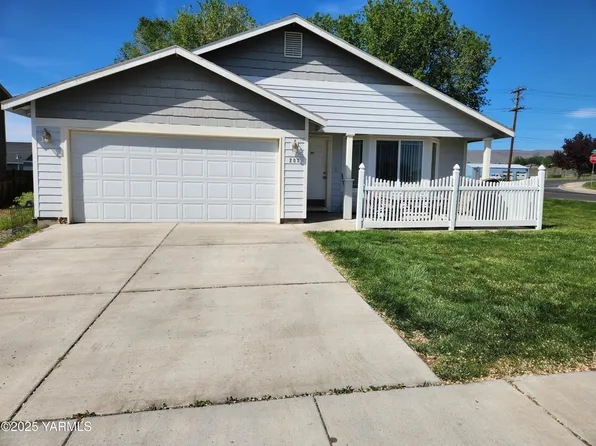 207 Clemans Ave, Moxee, WA 98936