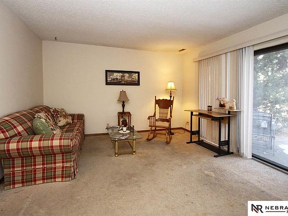 3rd image of 3304 Neerpark Dr