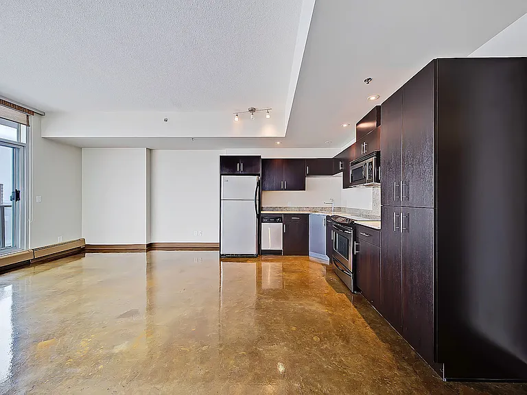 135 13th Ave SW #911 — Photo 6