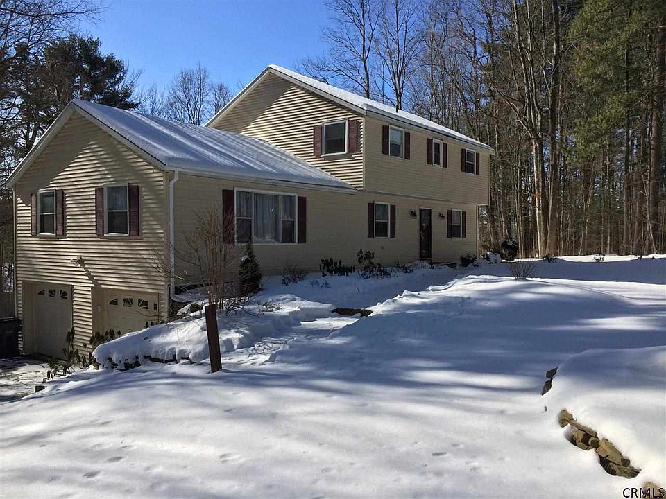 1st image of 3 Hillcrest Dr