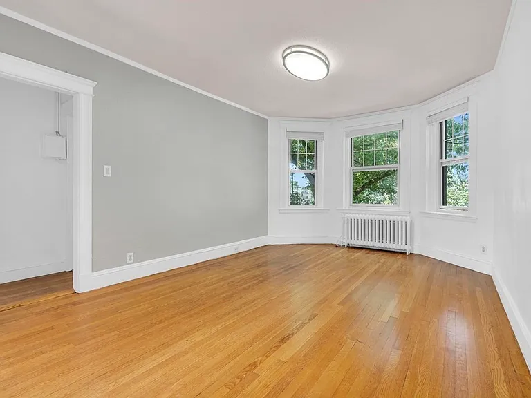114-122 Riverway #122-8 — Photo 4