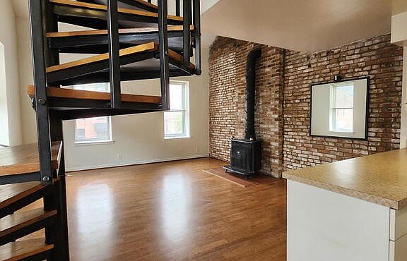 3rd image of 1016 Russell Blvd #A