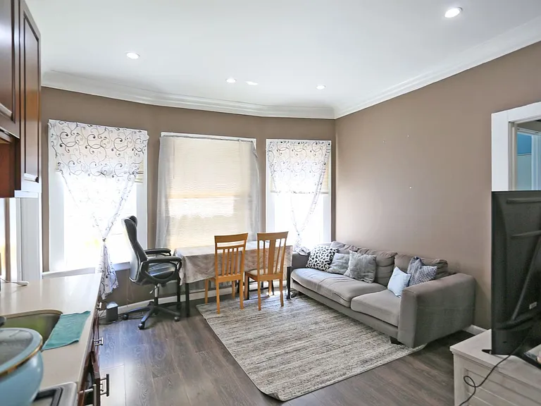 1243 Pine Street — Photo 6