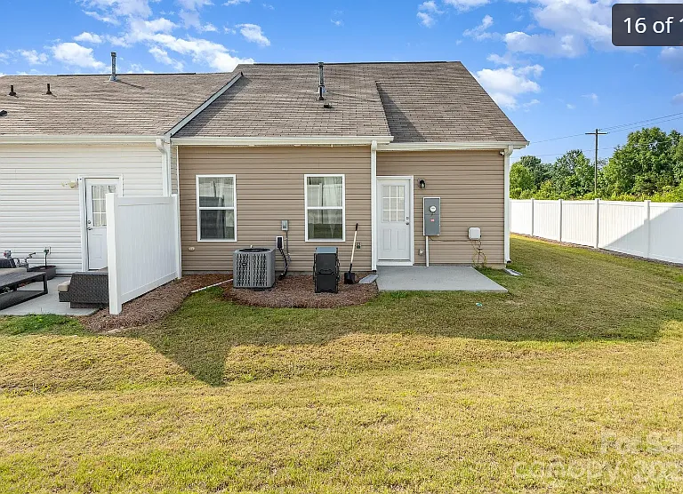 218 Canina Ln — Photo 18