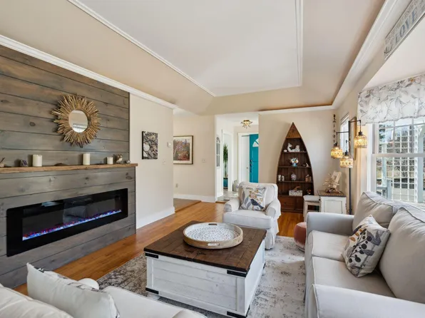 70 Old County Road, Rockport, ME 04856