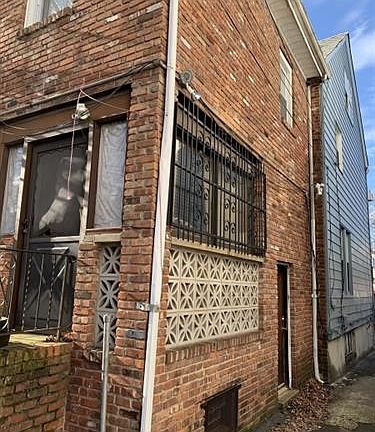 5th image of 160 N Clinton St