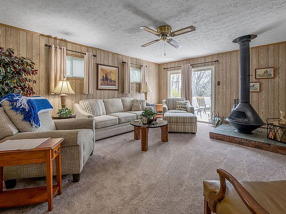 4th image of 1120 Centurian Rd