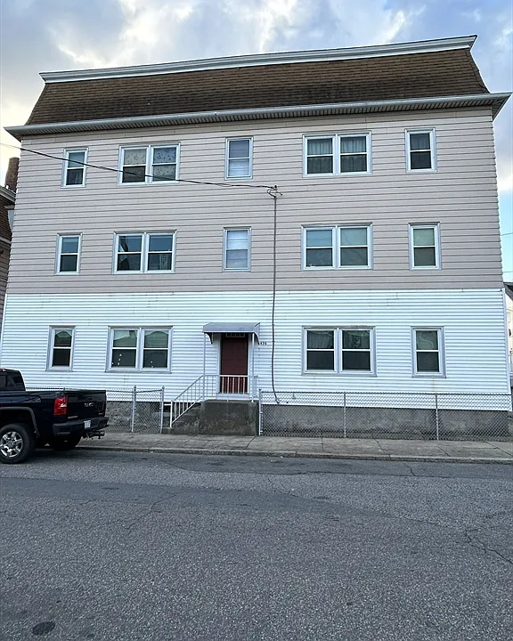 436 3rd St #2S