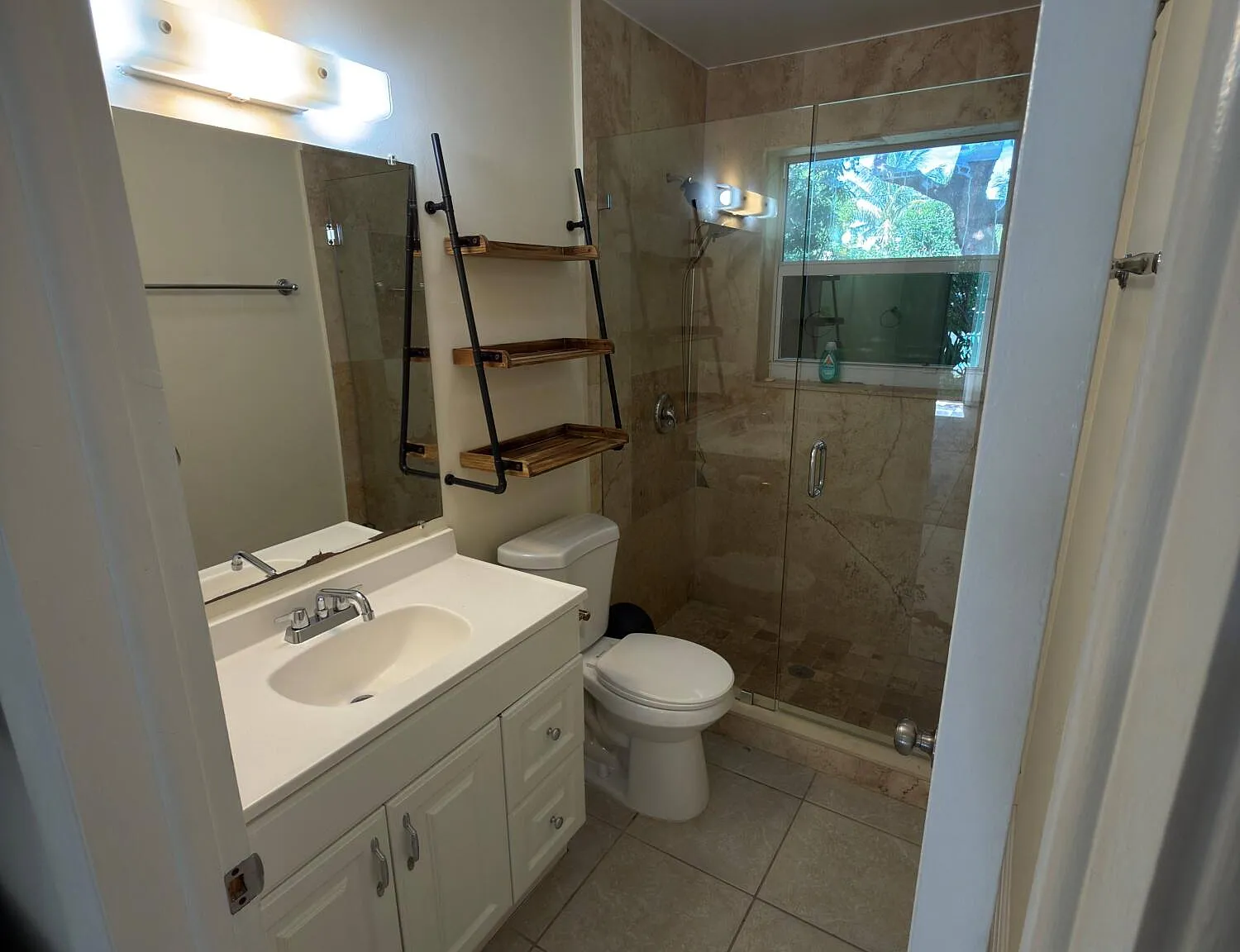 307 Northlake Dr — Photo 3